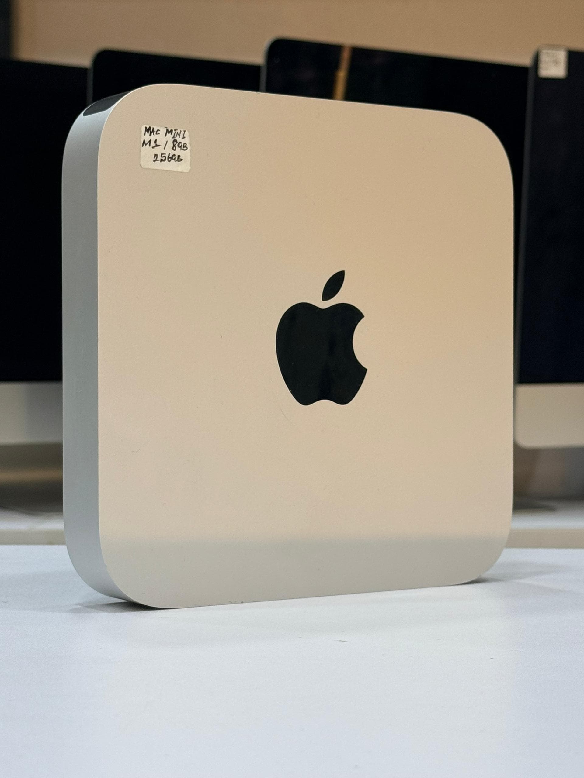 Uk Used M1 Mac Mini - 3.2ghz M1 chip (8cores CPU/8cores GPU)/8gig ram/256GB SSD
