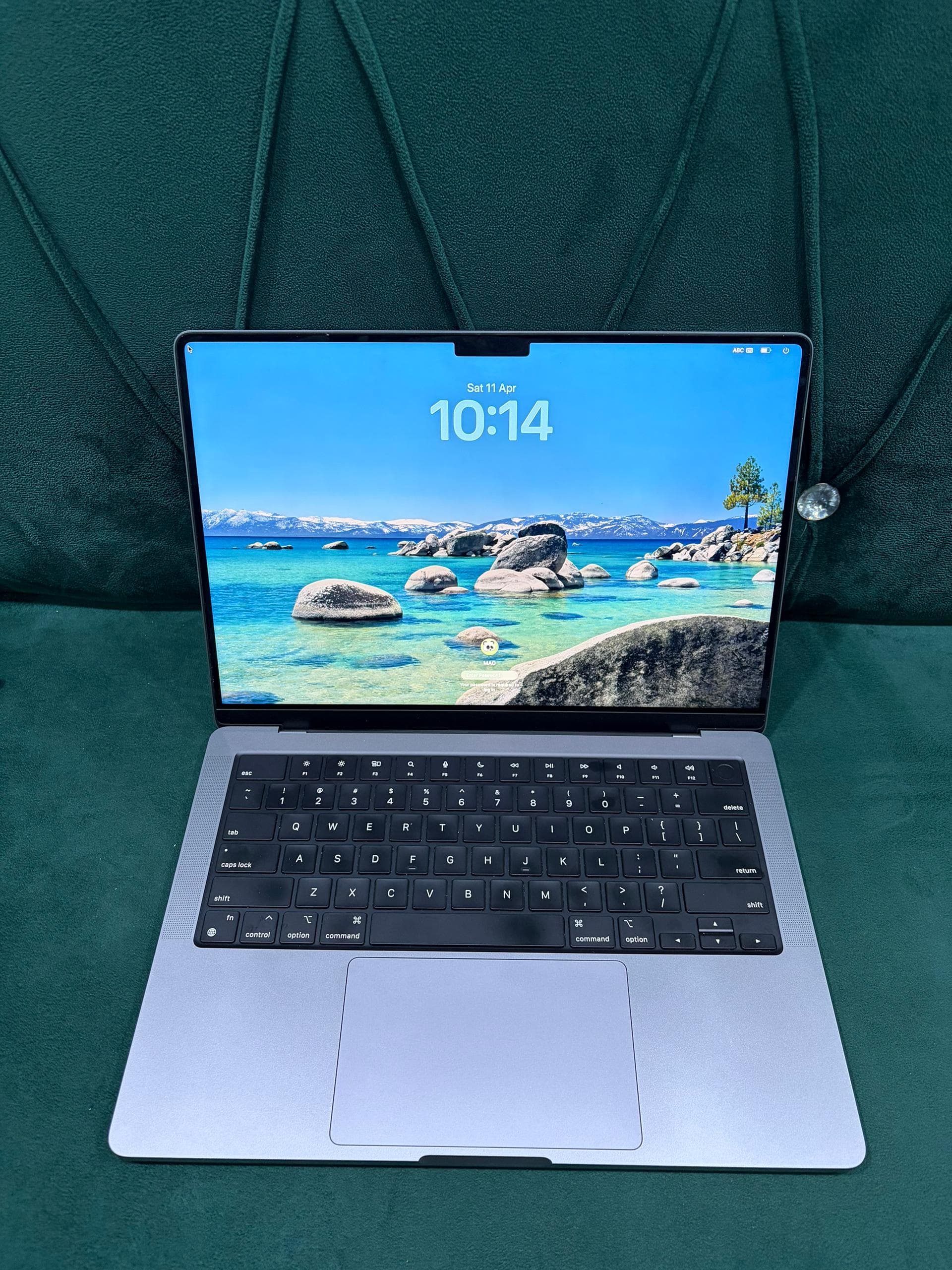 MacBook Pro 2021 14” Apple M1 Max Chip 32gb ram 2TB