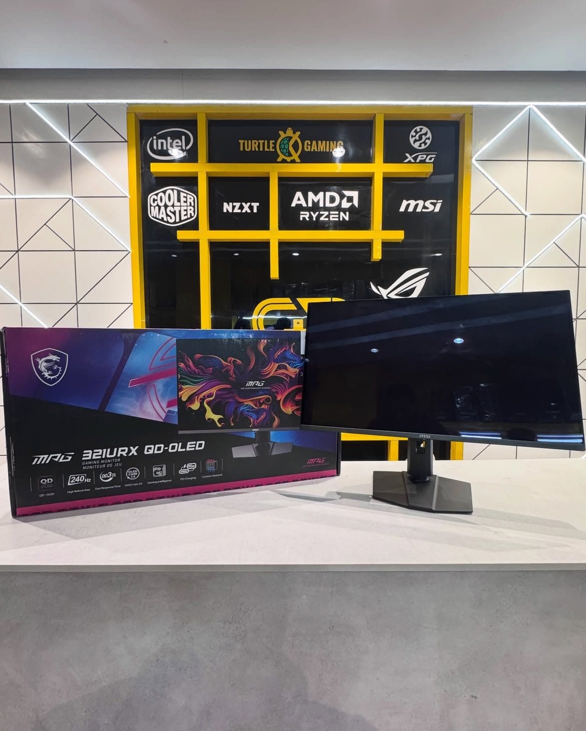 MSi MPG 32IURX QD-OLED